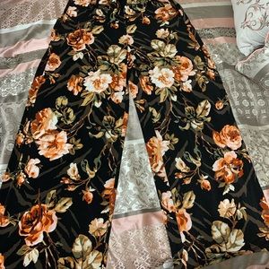Wide leg multi color pants. Extremely comfortable and super cute